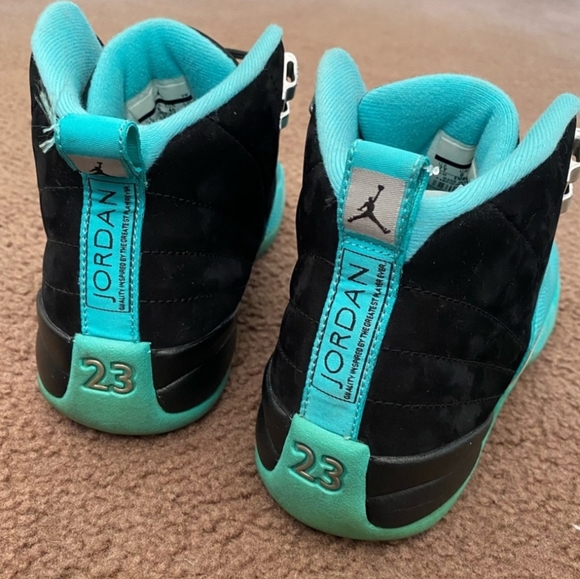 Size 7Y- Women's 8.5 Hyper Jade Jordan 12s Mint & black. - Picture 4 of 7